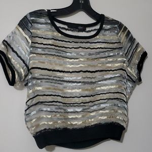 Short sleeved sheer pattern crop top